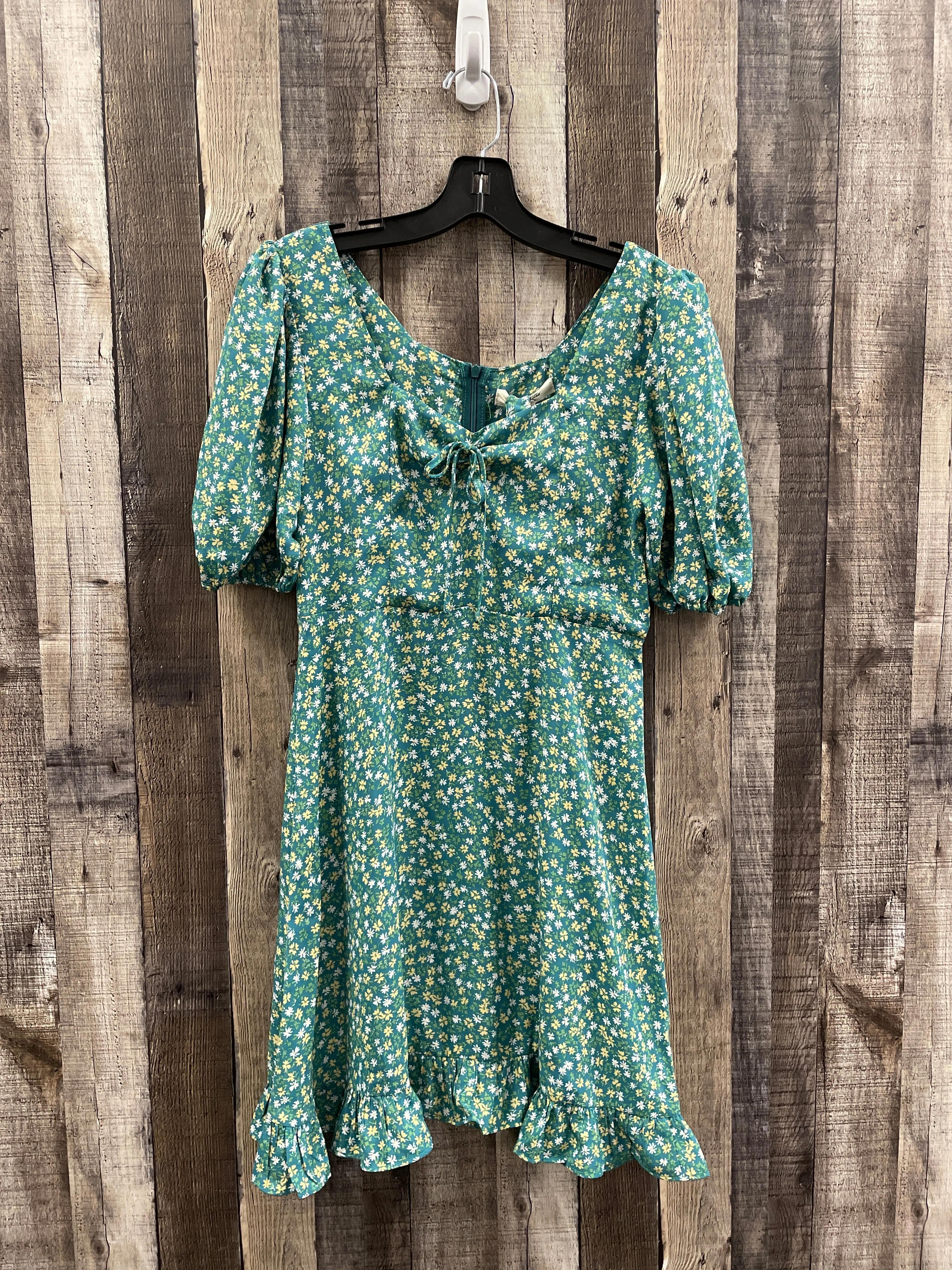 Dress Casual Short By Cme In Floral Print. Size: M